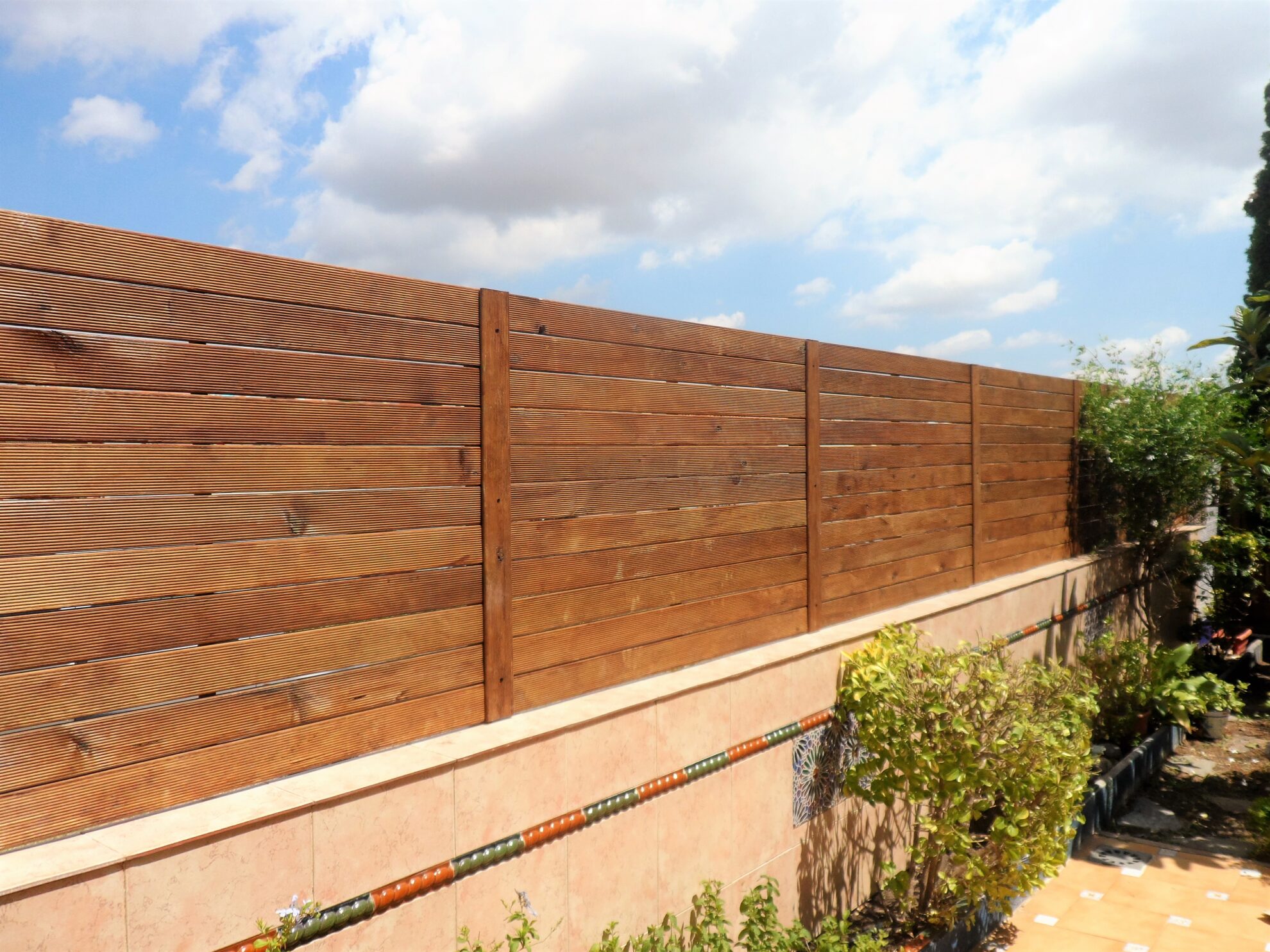 Instalador de Vallas y paneles para jardines • Brunnus Jardinería